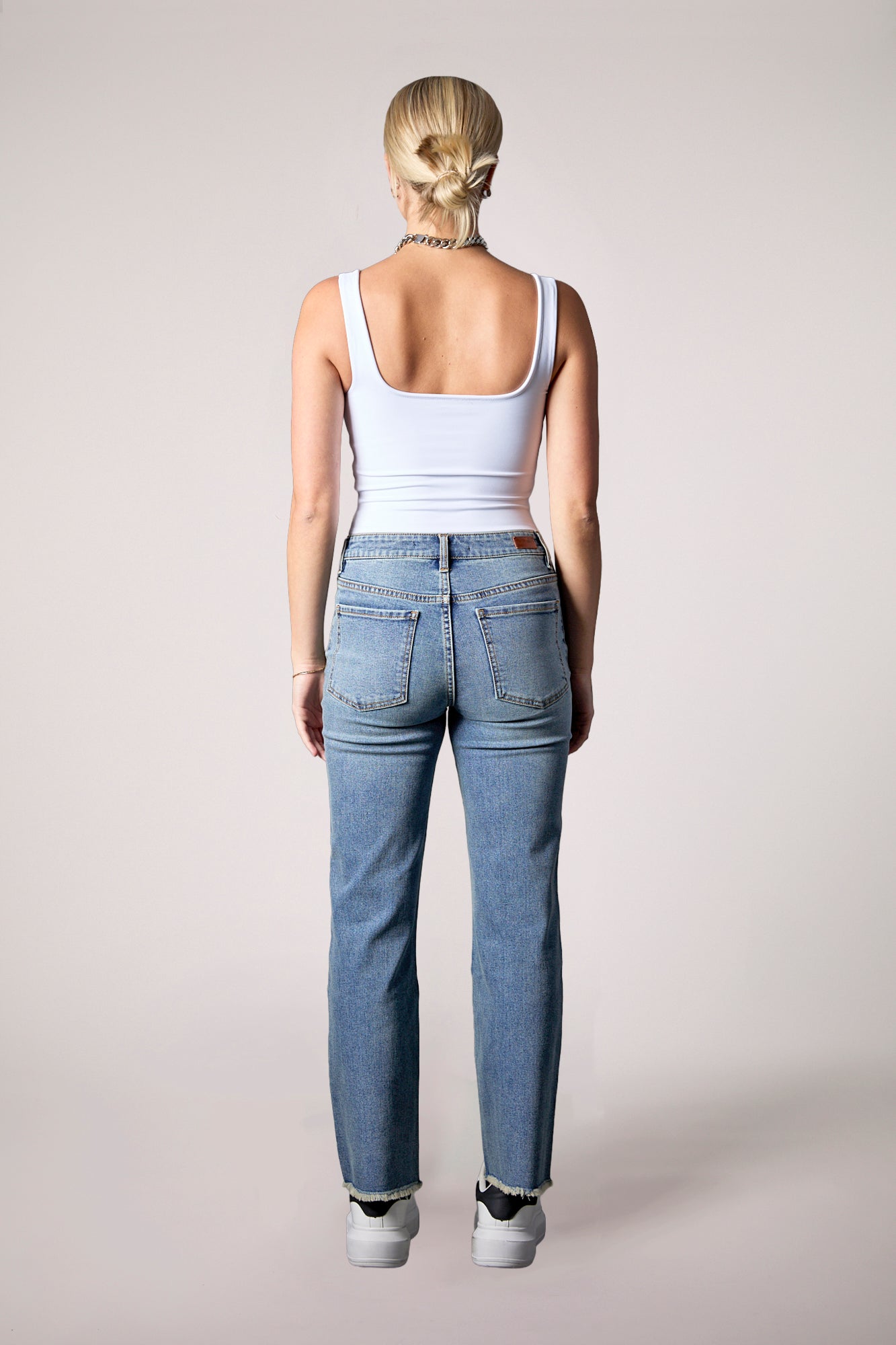 Quinn Mid Rise Straight Jean - Fiji