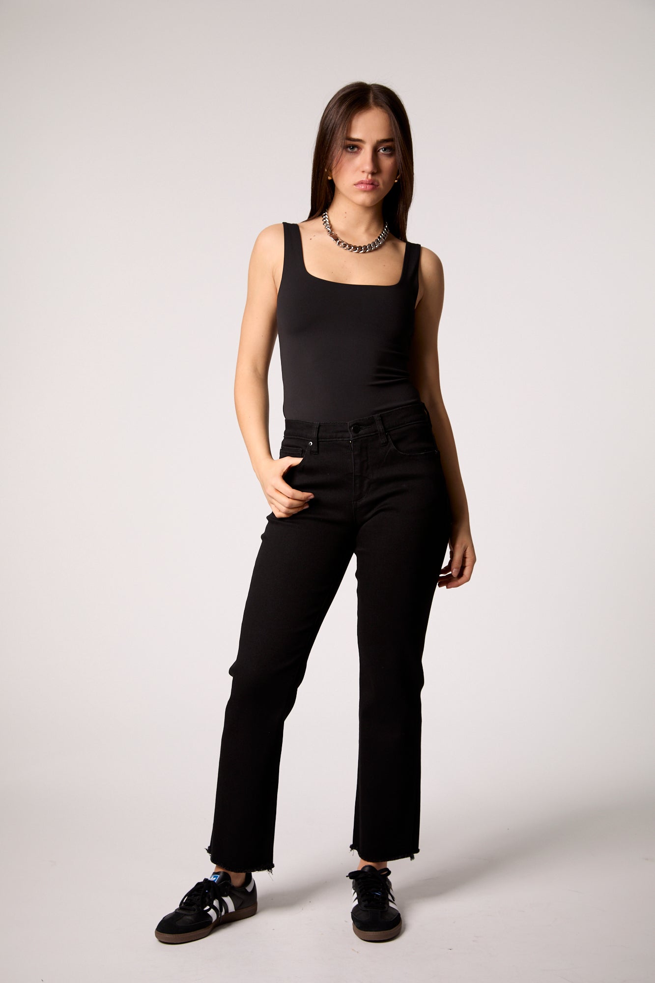 Quinn Mid Rise Straight Jean - Black