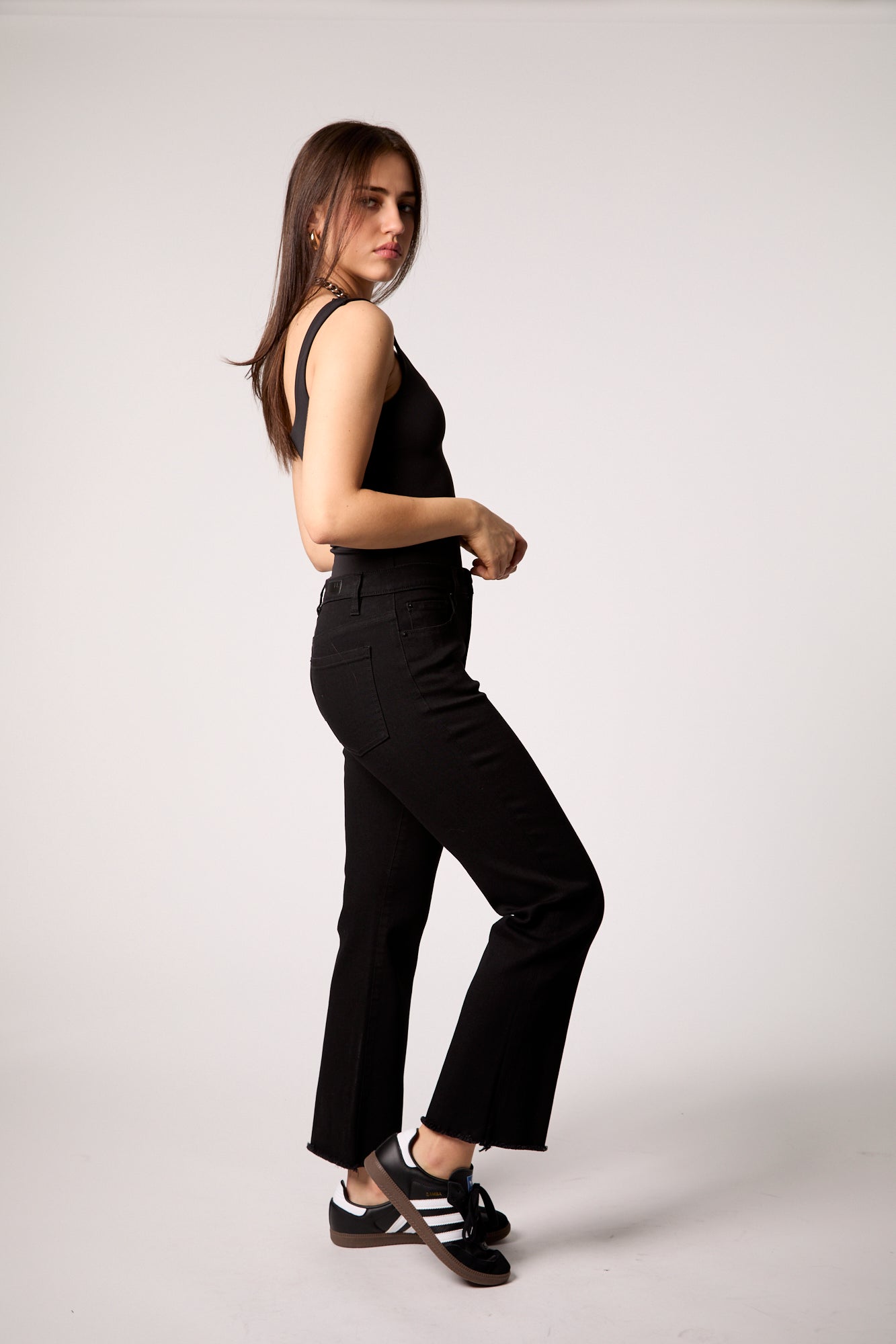 Quinn Mid Rise Straight Jean - Black