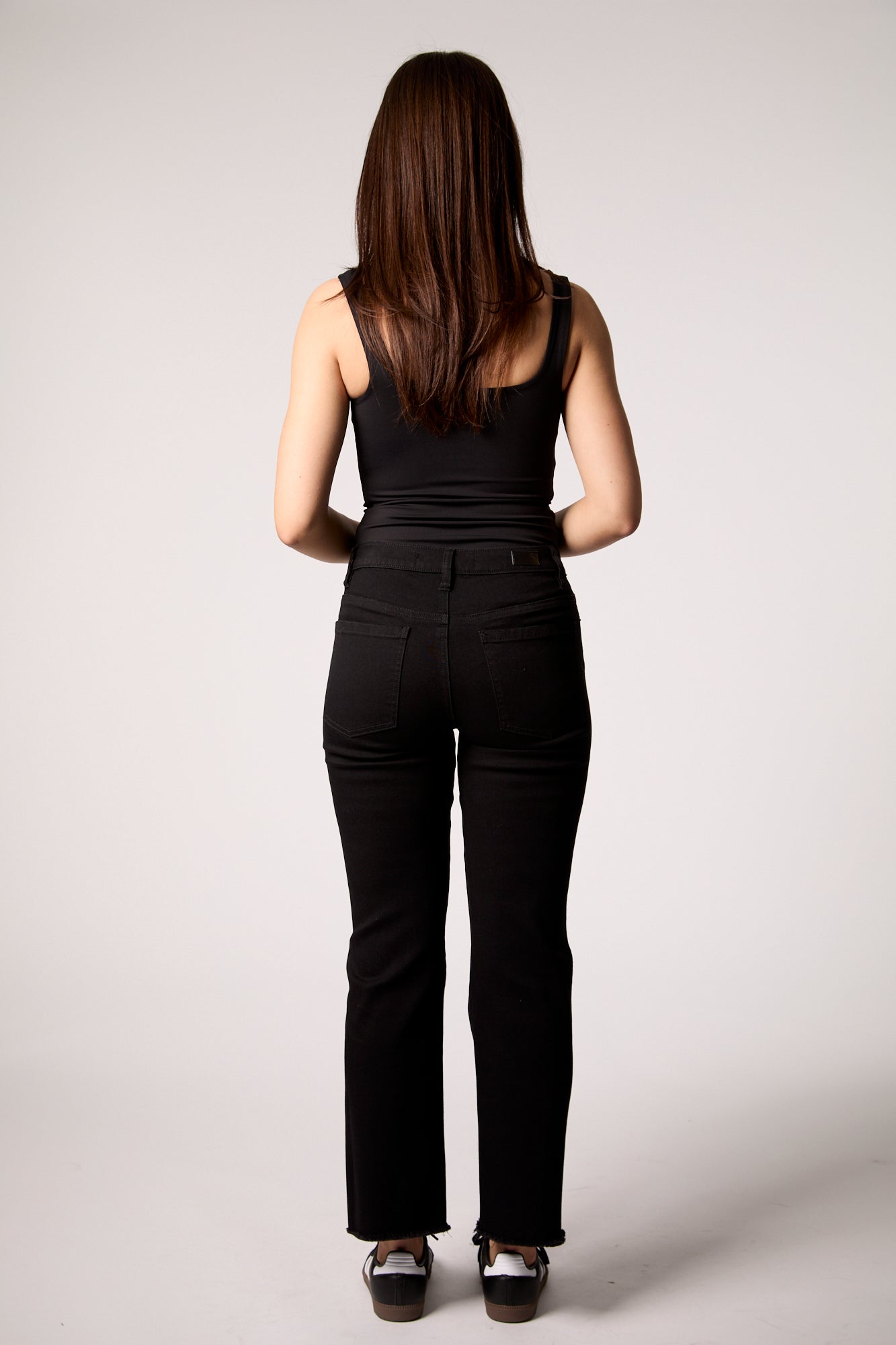 Quinn Mid Rise Straight Jean - Black